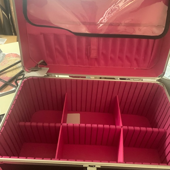 Vaultz Make Up Cosmetics Lockable Train - Picture 5 of 6